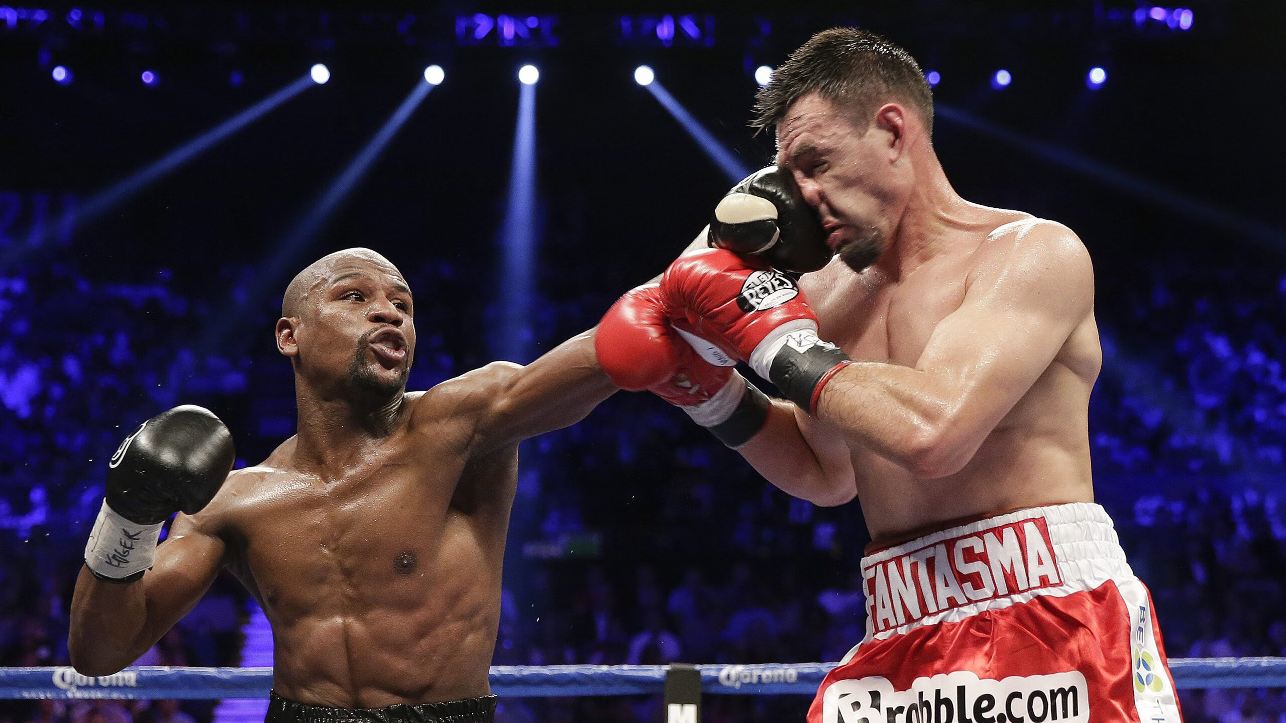 阿扎伦卡重返赛场，表现优异首场状态出色，快船观众沸腾！全场沸腾不已